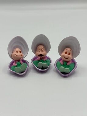 Adorable Alice in Wonderland Set of Three Baby Oysters - Set of 3